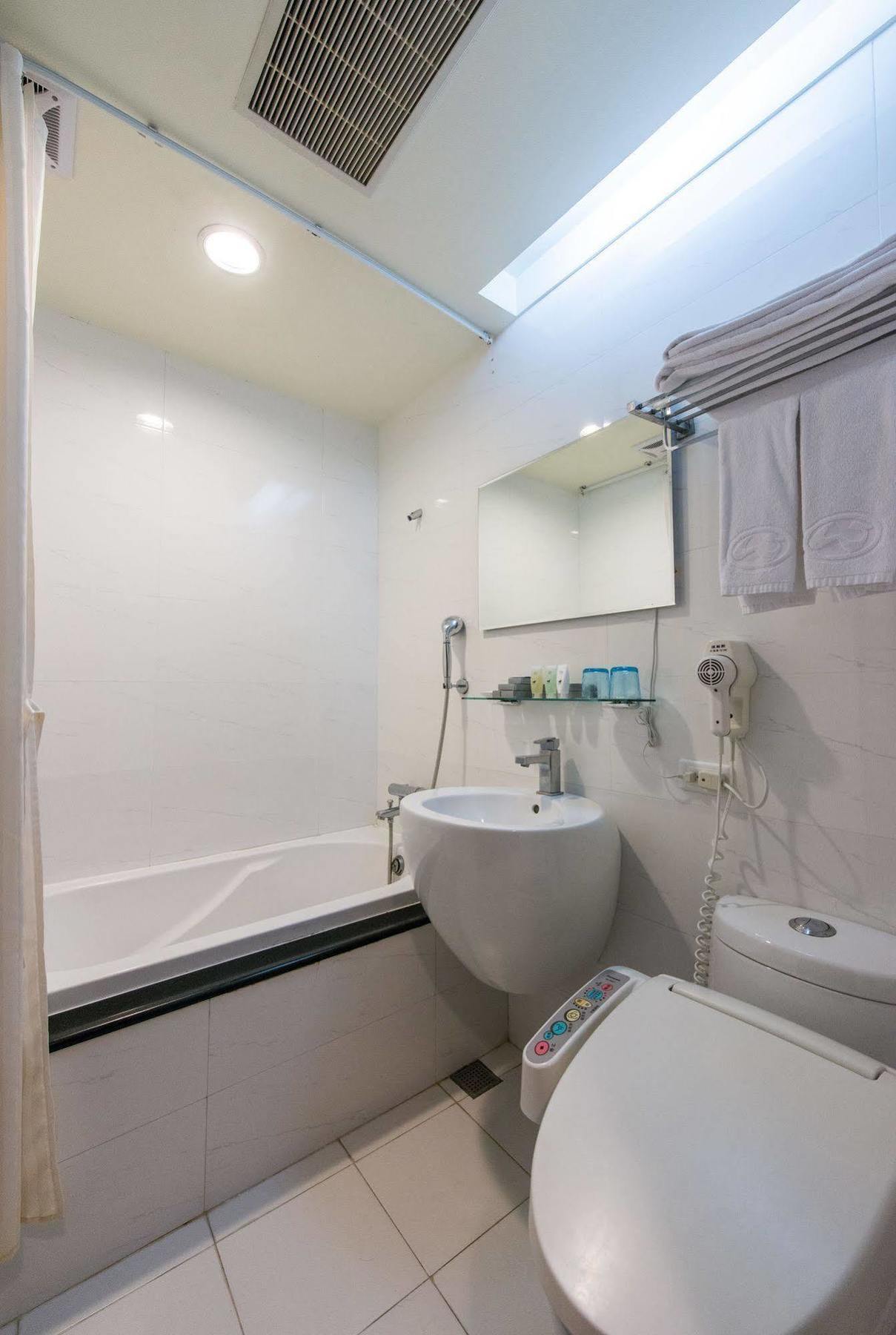 Wish Hotel Taipei Bagian luar foto